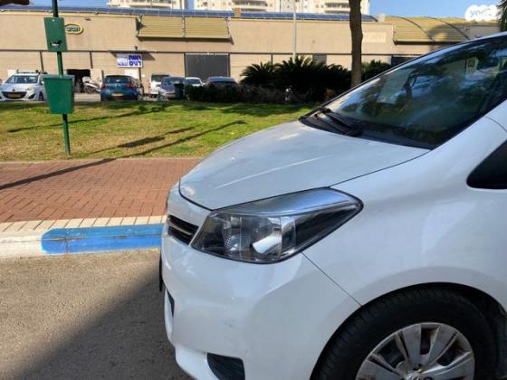 טויוטה יאריס Style אוט' 1.3 (99 כ"ס) בנזין 2014 למכירה בפתח תקווה