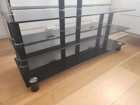 שידת טלויזיה יפיפייה ויוקרתית