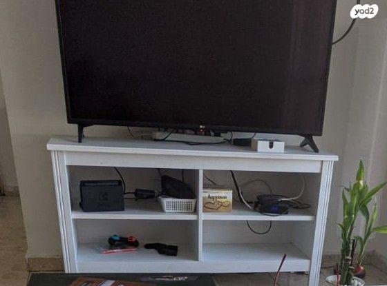 שידת טלויזיה לבנה של איקאה