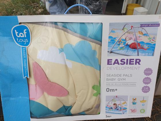 אוניברסיטה של taf toys במצב שמור