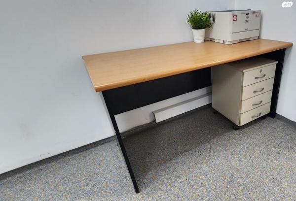 ציוד משרדי, שולחנות עבודה, מגוון