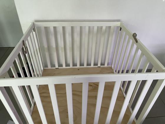 לול עץ+ מזרן כמו חדש,