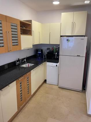 קדושי השואה 54 (הרצליה פיתוח)