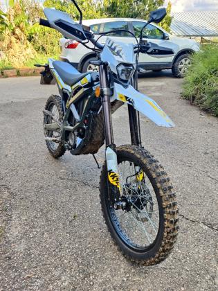 סורון ULTRA BEE T (2023)