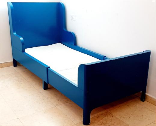 2 מיטות ילדים מתארכות עד