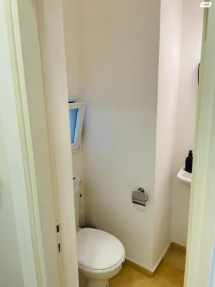 קדושי השואה 54 (הרצליה פיתוח)