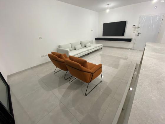 ספה תלת מושבית (1