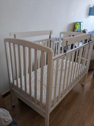 מיטת תינוק של סגל (דגם סתו) במצב מעולה