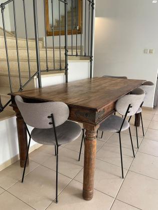 למכירה שולחן מיוחד מעץ מלא