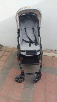 טיולון + אמבטיה של חברת