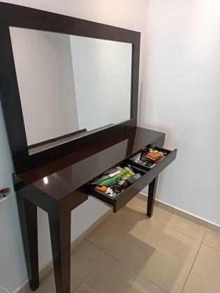 שידת קומודה מעוצבת שמתאימה לכניסה