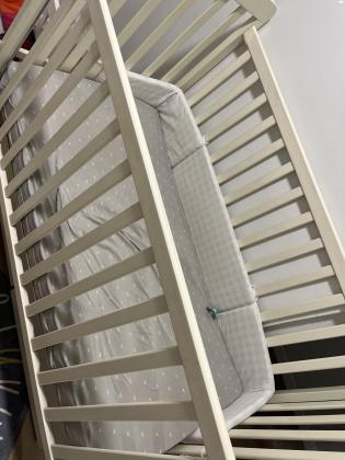 מיטת תינוק במצב מעולה