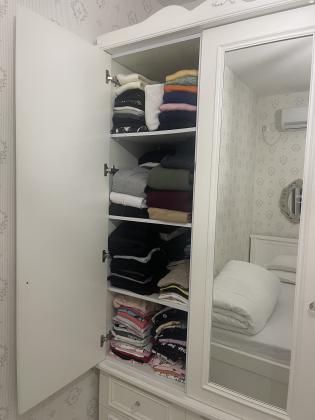 ארון עץ בסגנון פרובנס בצבע