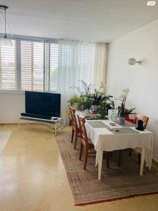 קדושי השואה 54 (הרצליה פיתוח)