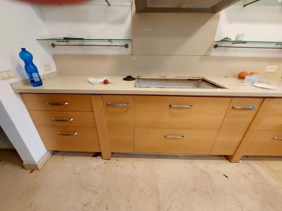 למכירה, ארונות מטבח קומפלט, צמודות