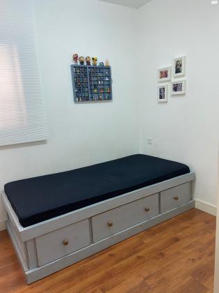 בהזדמנות חדר ילדים במצב מעולה