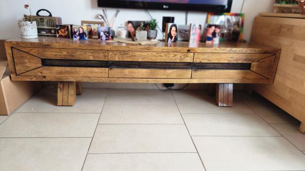 מזנון טלוויזיה עם 3 מגירות