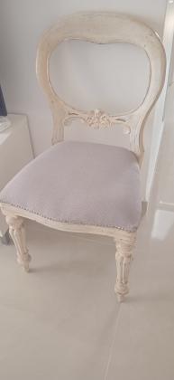 כיסא עץ מעוצב, עבר צביעה וריפוד חדש