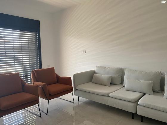 ספה תלת מושבית (1