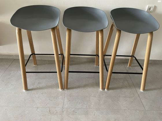 שלום,3 כסאות בר חדשים,הרכבתי ובקושי