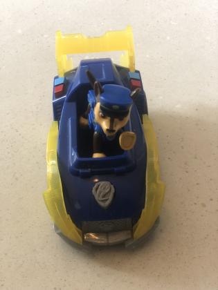 ערכה של 10 רכבים ודמויות,