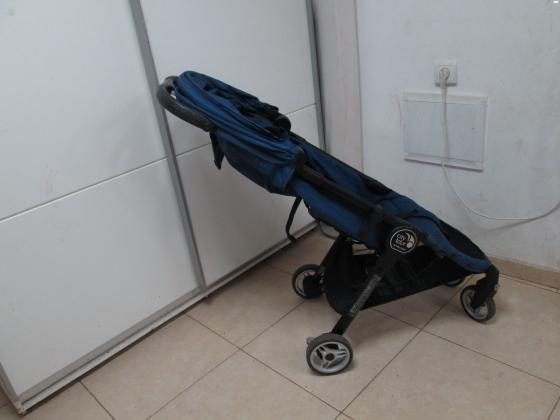 עגלה טיולון מבית בייבי ג'וגר,