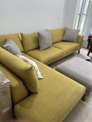 ספה יפיפה ואיכותית כולל הדום