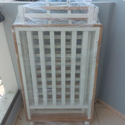 מיטת תינוק נקנתה במוצצים יחד