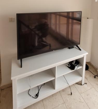 שידת טלויזיה לבנה של איקאה