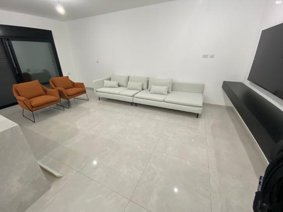 ספה תלת מושבית (1