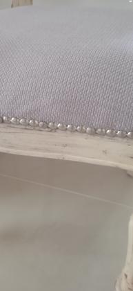 כיסא עץ מעוצב, עבר צביעה וריפוד חדש