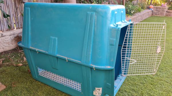 כלוב טיסה מחומר קשיח באיכות