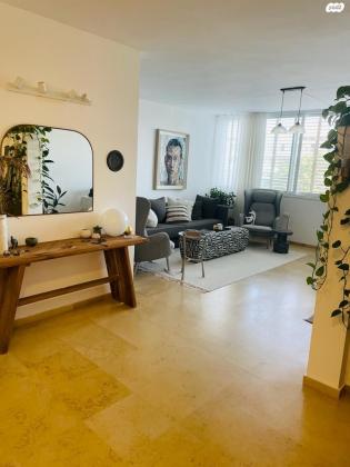 קדושי השואה 54 (הרצליה פיתוח)