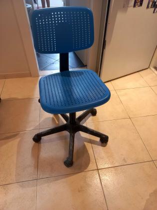 2 כסאות כחולים מתכווננים כל