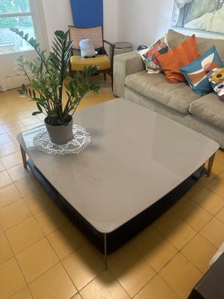 שולחן סלון יוקרתי מבית הביטאט