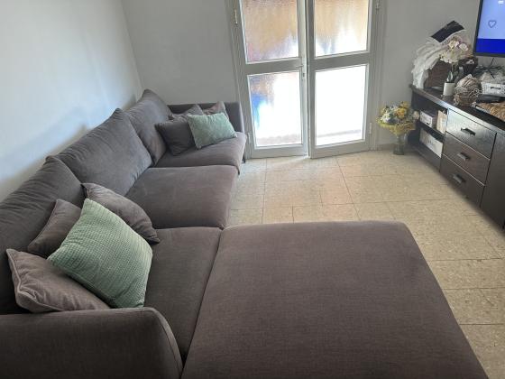 ספה חדשה באורך 3 מטרים ורוחב 1