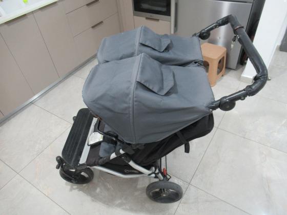 עגלה בצבע אפור במצב מצוין