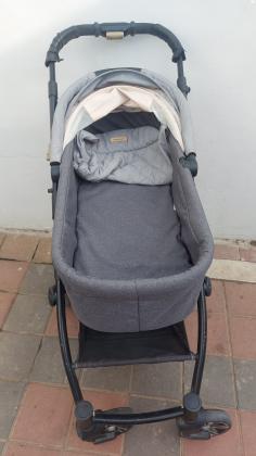 טיולון + אמבטיה של חברת