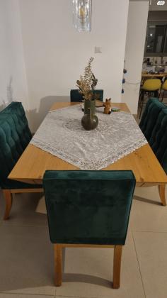 פינת אוכל ו 6 כיסאות במצב מצויין