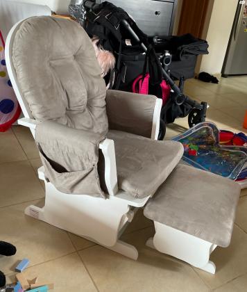 למכירה!!! כורסת הנקה נוחה ומפנקת