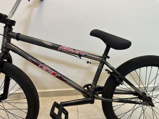 אופני פעלולים מקצועיים של BMX