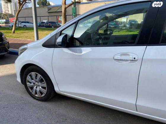 טויוטה יאריס Style אוט' 1.3 (99 כ"ס) בנזין 2014 למכירה בפתח תקווה