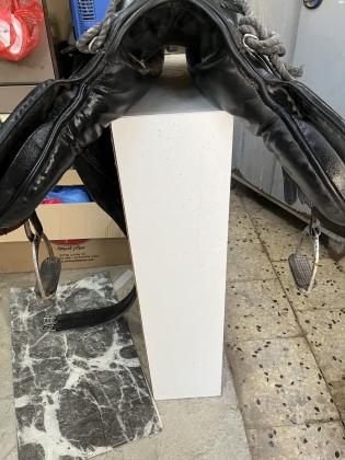 2 אוכפים ספורט , ראשיה אם מתג