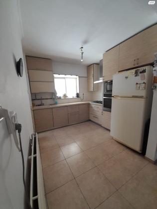 שמחה הולצברג 10 (פסגת זאב מערב)