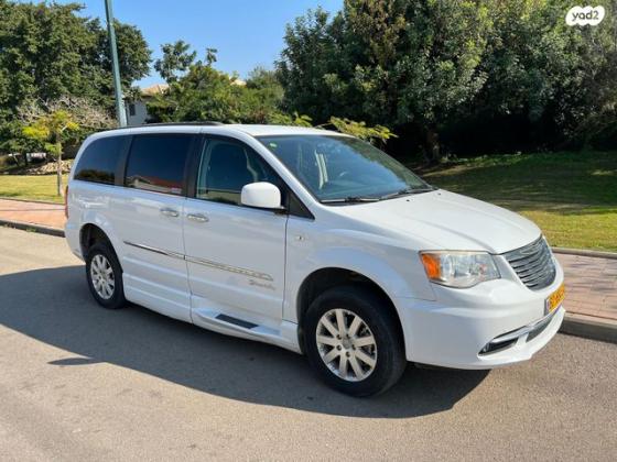 קרייזלר גראנד וויאג'ר Touring אוט' 7 מק' 3.6 (279 כ''ס) בנזין 2016 למכירה באבן יהודה