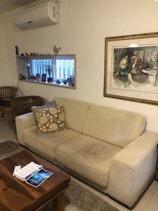 סלון במצב מצויין ומאוד נוח