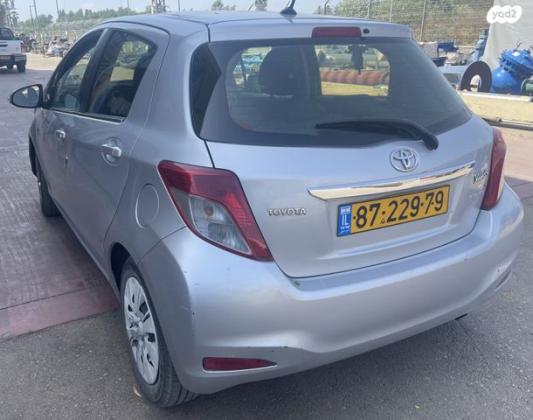 טויוטה יאריס Sol אוט' 1.3 (99 כ"ס) בנזין 2013 למכירה בפרדס חנה כרכור