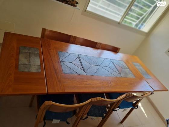 שולחן אוכל מעוטר מעץ מלא,