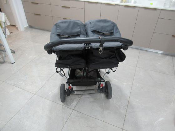 עגלה בצבע אפור במצב מצוין