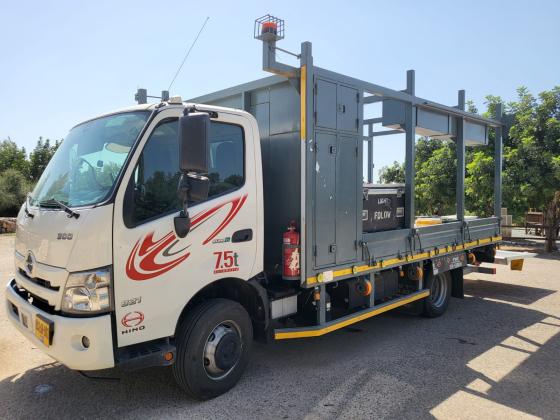 משאית הינו HINO למכירה